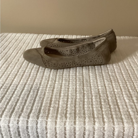 Toms Women’s Ballet Flats - Picture 2 of 10